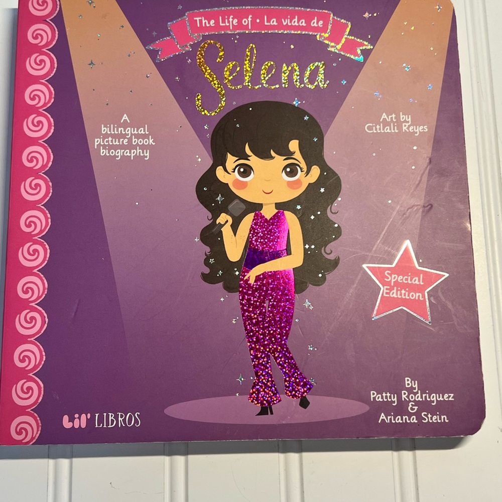 The Life of La Vida de Selena by Patty Rodriquez Bilingual Picture Book